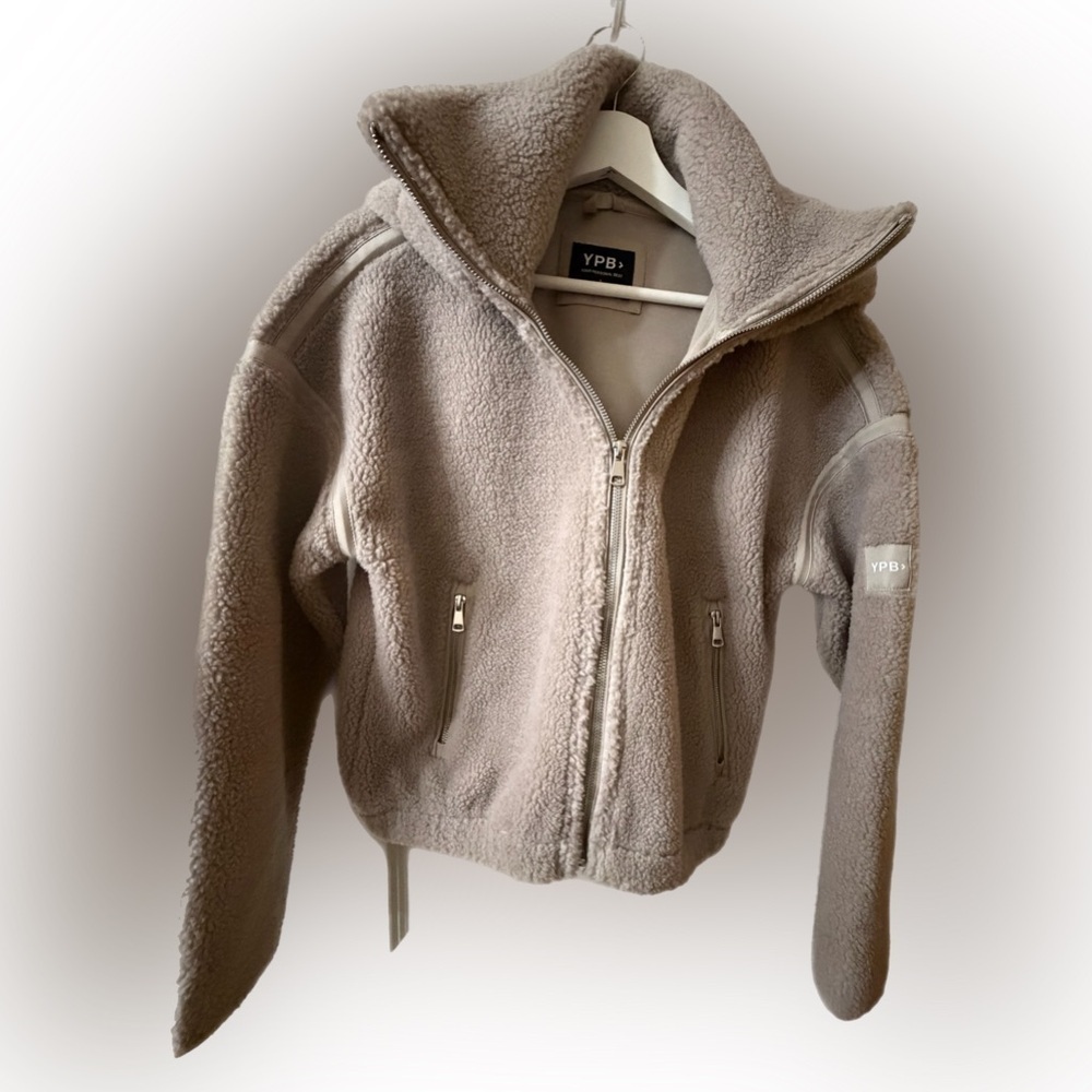 Abercrombie & Fitch
YPB neoWARM Hooded Full-Zip - Picture 3 of 8